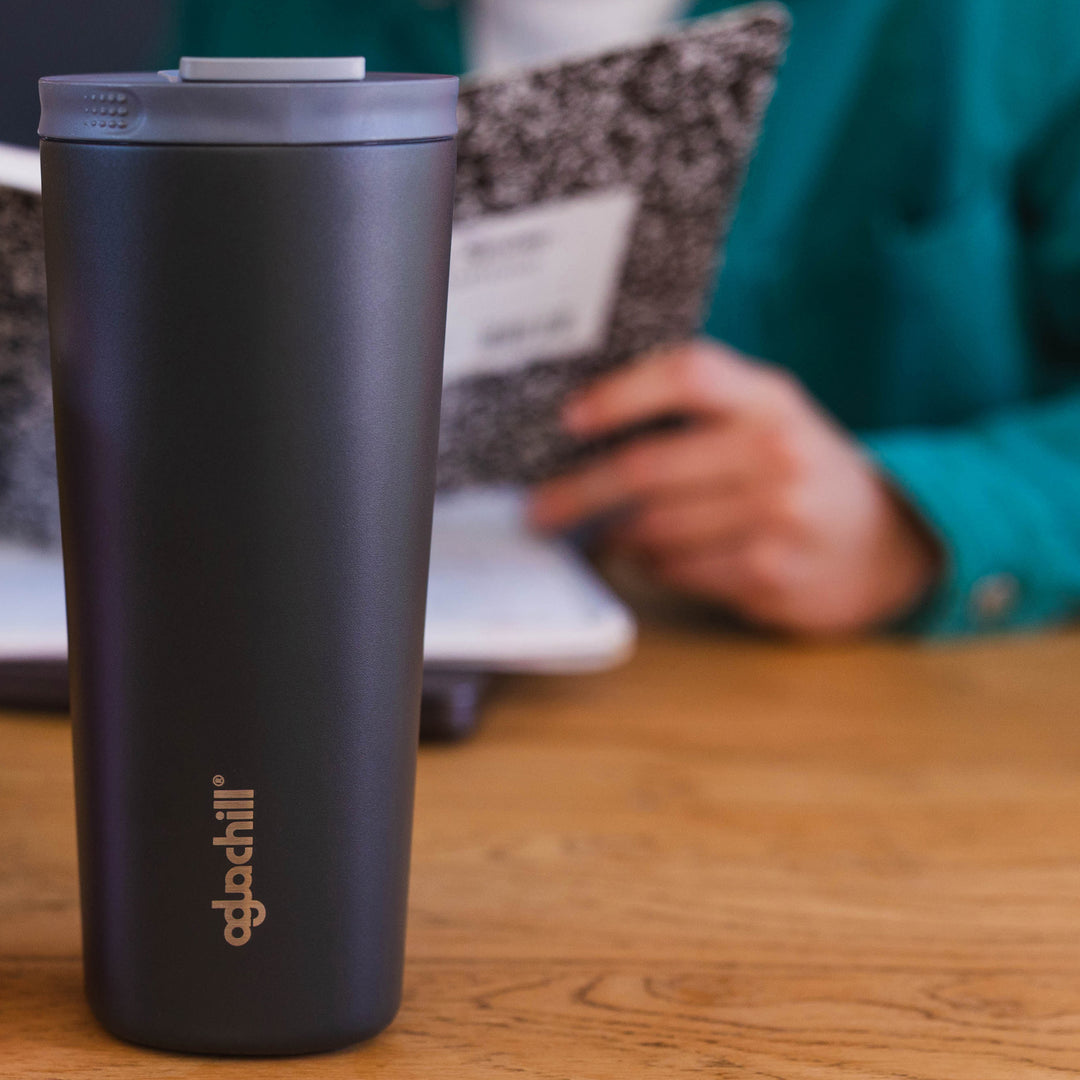 20oz_pushsip_ceramic coating_triple insulated Stainless Steel_coffee mug_Life Style image_1