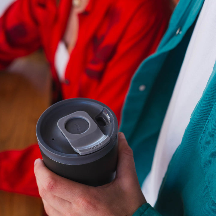 20oz_pushsip_ceramic coating_triple insulated Stainless Steel_coffee mug_Life Style image_2
