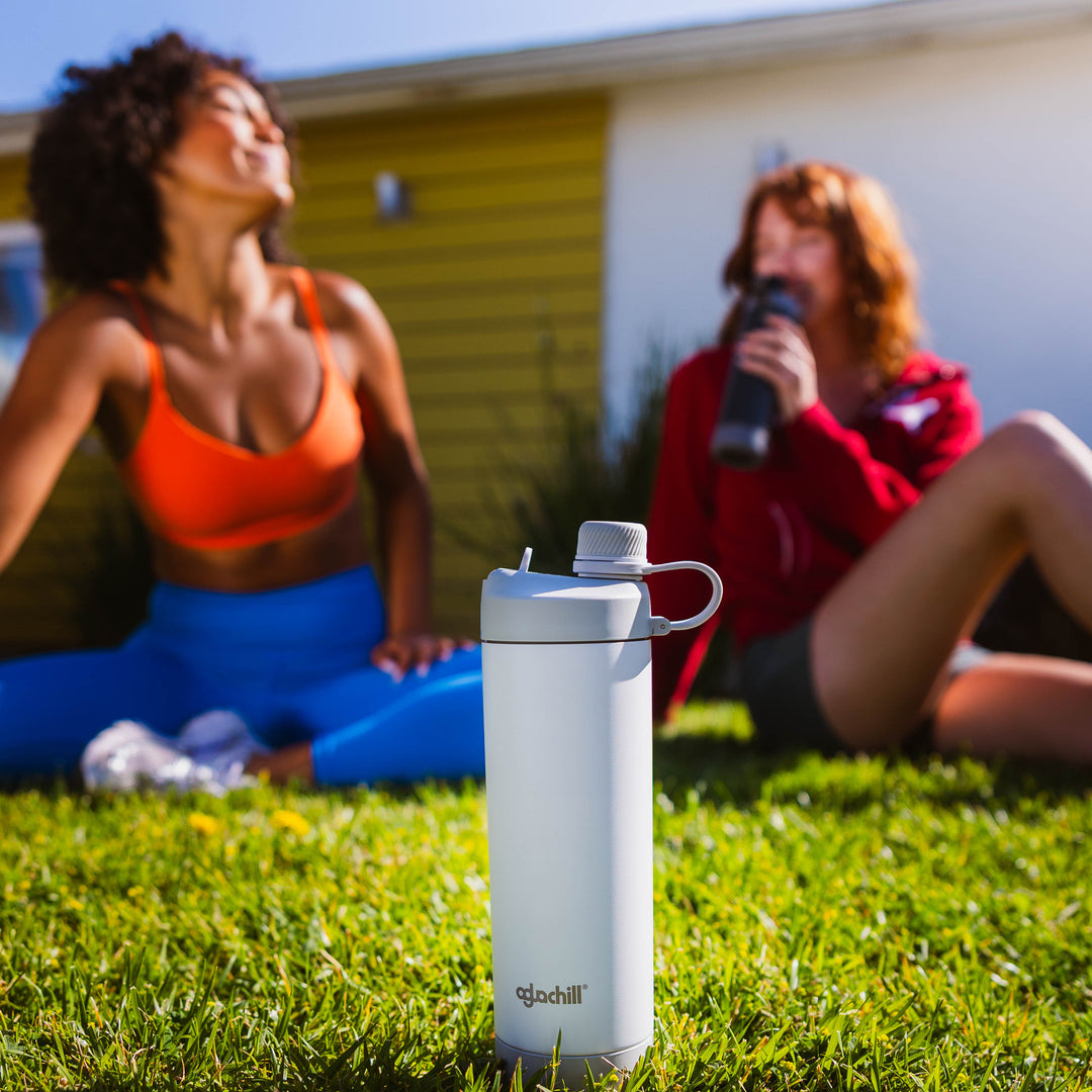 22oz_2_in_1_Triple_walls_Insulated_Stainless_Steel_water_bottle_outdoor