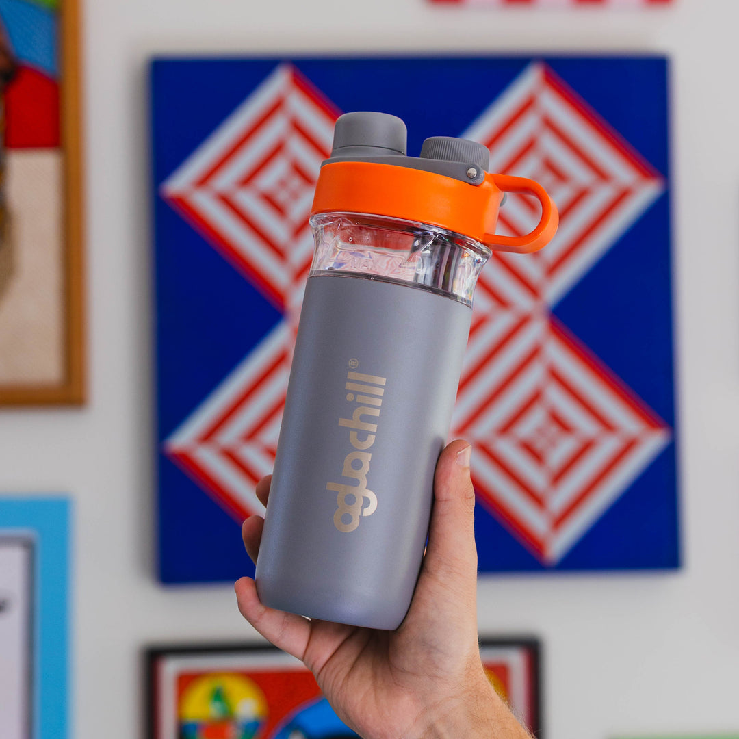 26oz_triple_insulated_Stainless_Steel_Life style image_grey